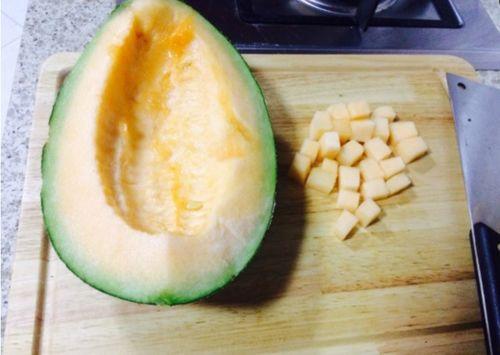 怎么吃哈密瓜很好吃视频,视频教你如何吃出最佳口感