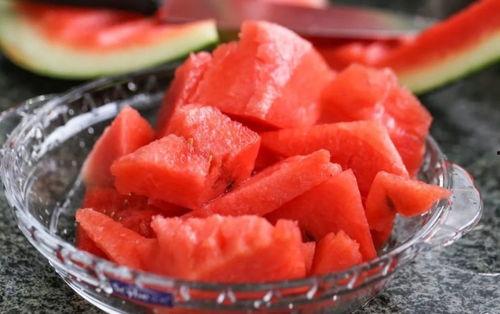 杭州萧山吃瓜事件视频,一场网络热议的街头冲突瞬间