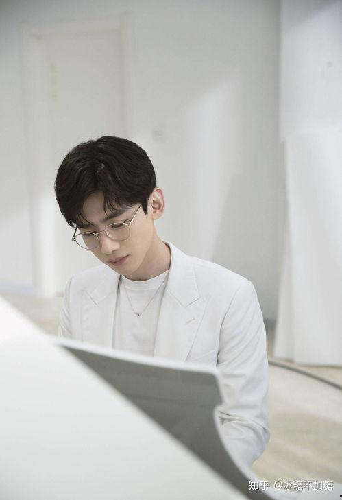 白敬亭吃瓜群众视频图片,萌态十足引网友热议