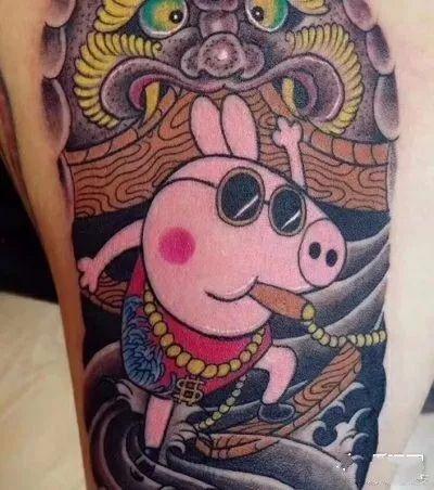 纹身女吃瓜佩奇视频,揭秘网络热梗背后的故事