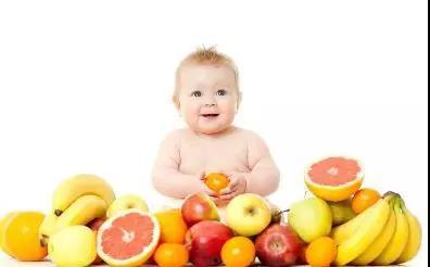 幼儿怎样拿瓜刨果吃视频,瓜刨果食，快乐成长瞬间