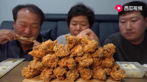 大瓜头吃小雪的鸡腿视频,大瓜头与小雪的欢乐鸡腿时光